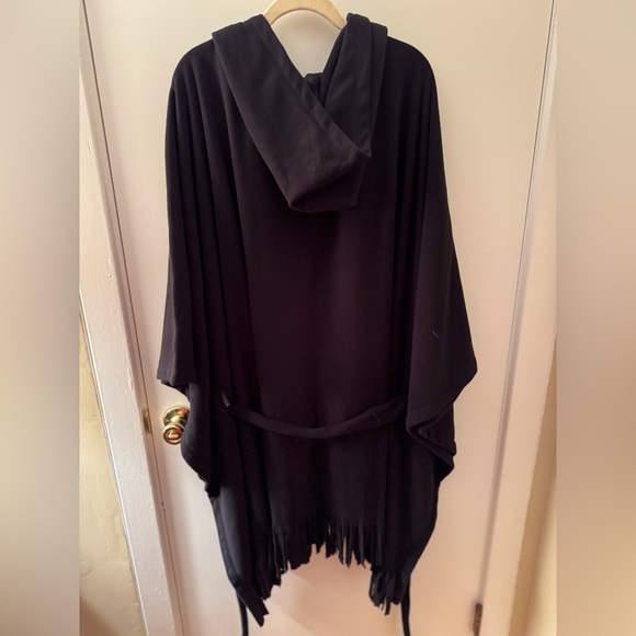 Susan Graver Hooded Poncho Weekend Fleece w/Fringe Black 4X NWOT - Picture 7 of 10